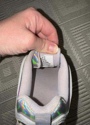 Яркие голографические кроссовки h&amp;m 31 размер6 фото