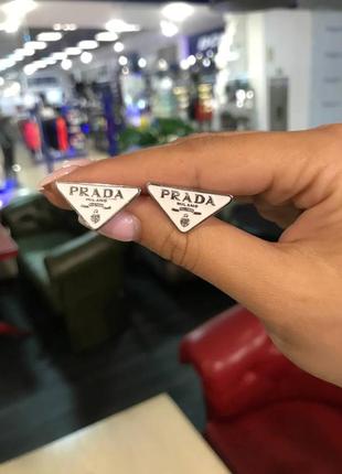 Брендові сережки дуже стильні та комфортні