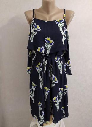 Платье на брителях спущенные плечи