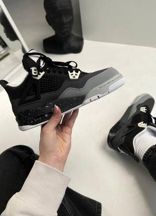 Женские кроссовки черные nike air jordan 4 retro grey black1 фото