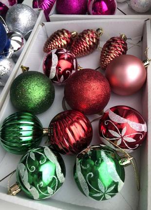 Новорічні ялинкові іграшки кульки на ялинку блискучі червоні зелені1 фото