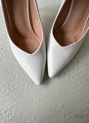 Женские туфли на шпильке белые эко кожа9 фото