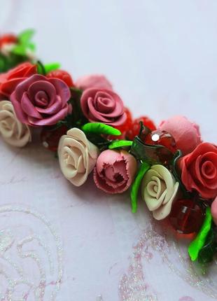 Розовый браслет с цветами и ягодами. цветочный браслет, розы, пиона, малина.6 фото
