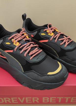 Кроссовки Logo de PUMA en el lado derecho del pecho y en ambas mangas