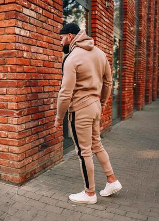 Чоловічий теплий бежевий з чорними лампасами спортивний костюм тринитка на флісі для хлопця