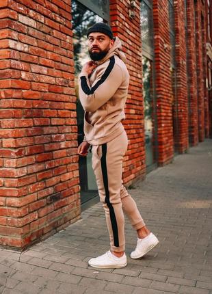 Чоловічий теплий бежевий з чорними лампасами спортивний костюм тринитка на флісі для хлопця