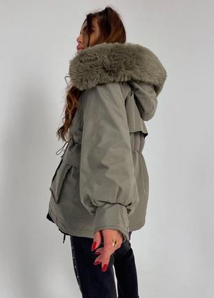 Жіноча стильна парка зимова куртка на холофайбері з пухнастим капюшоном2 фото