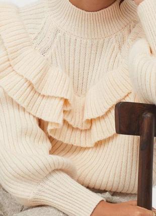 Мегакрутой фирменный молочный свитер под горло с воланами h&m3 фото