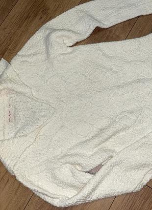Белый оригинальный свитер очень теплый свитерик2 фото