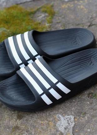 Шльопанці adidas оригінал.