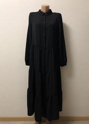 Чорна ярусна сукня міді