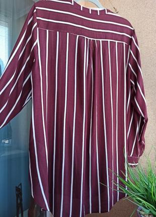 Красивая удлиненная блуза с длинным рукавом в вертикальную полоску4 фото