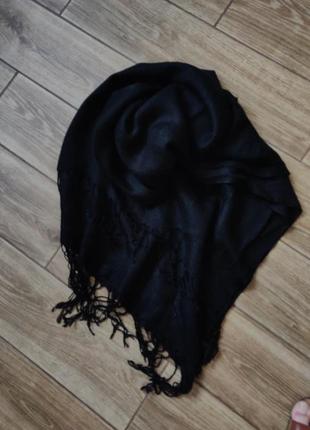 Чорний широкий палантин шарф з бахромою, 180/1004 фото