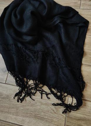 Чорний широкий палантин шарф з бахромою, 180/1002 фото