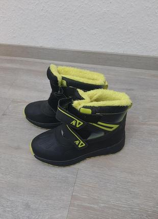 Зимові чоботи на хлопчика