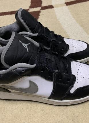 Продаються кросівки air jordan 1 low panda