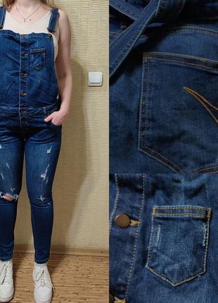 Стильный джинсовый рваный комбинезон1 фото