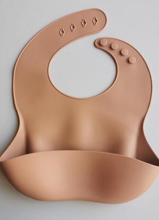 Детский силиконовый нагрудник с карманом