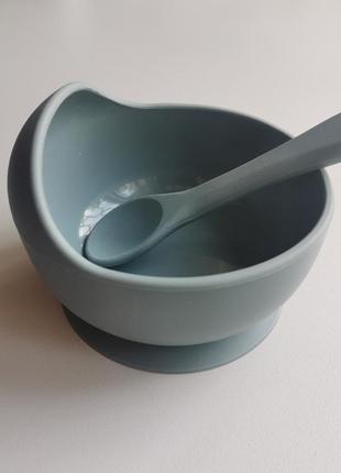 Силиконовая детская тарелка с ложкой на присоске серая