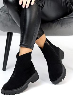 Замшевые женские зимние ботинки6 фото