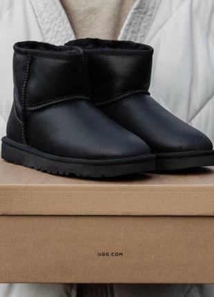 Мужские угги ugg classic mini black leather мини черного цвета3 фото