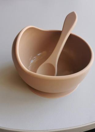 Детская тарелка на присоске с ложкой для первого прикорма цвета капучино