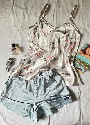 Блакитна атласна піжама у квіти шорти+майка topshop