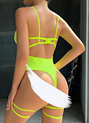 Салатовый боди с гартерами