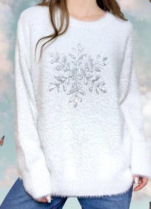 Белый мохнатый мягкий теплый свитер со снежинкой2 фото