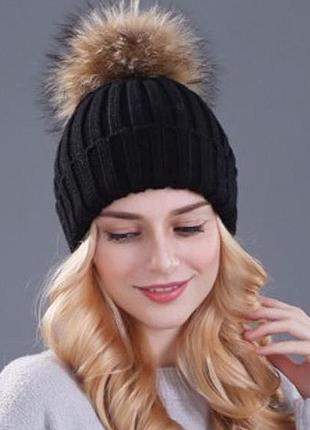 Очень красивая и теплая,зимняя шапка с помпоном для девочки