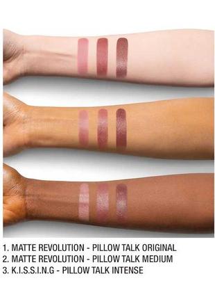 Набір charlotte tilbury
mini pillow talk lipstick & liner set7 фото