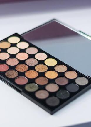 Палітра тіней англійського бренду makeup revolution2 фото