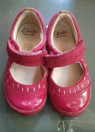 Туфли розовые кожаные clarks -первая обувь 22 р.