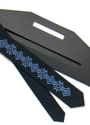 Тонка вишита краватка2 фото
