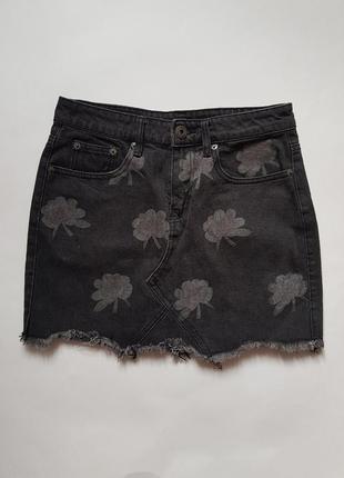 Трендовая джинсовая мини-юбка необработанным краем liquor n poker,графитовая юбка1 фото