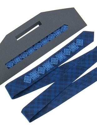 Вузька краватка з вишивкою