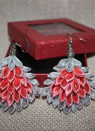 Сережки серебрянные/коралловые из лент канзаши