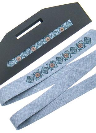 Вузька краватка з вишивкою