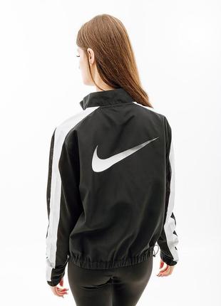 Женская куртка nike w nk swsh run jkt  черный xs (7ddx1037-010 xs)2 фото