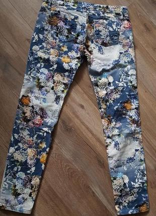 Эффектные яркие брюки джинсы, очень красивый цветочный принт5 фото