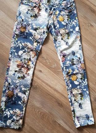 Эффектные яркие брюки джинсы, очень красивый цветочный принт4 фото