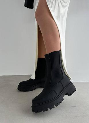 Аккуратные стильные черные матовые женские челси ботинки натуральные черные8 фото