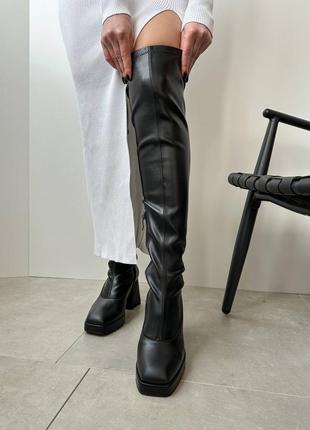Женские кожаные ботфорты на устойчивом широком каблуке7 фото