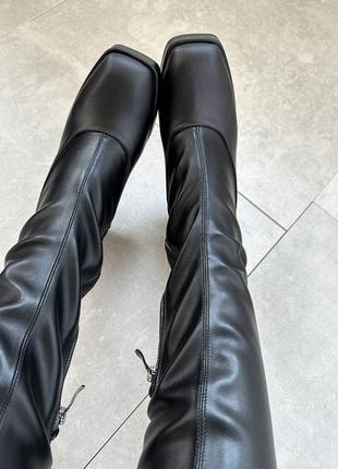 Женские кожаные ботфорты на устойчивом широком каблуке5 фото