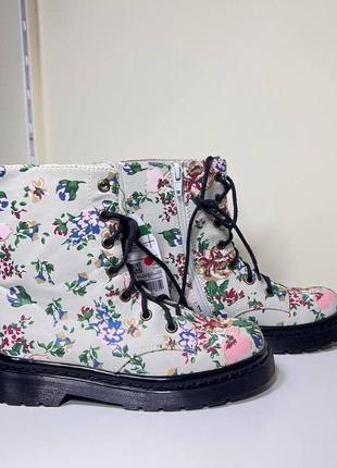 Ботинки в цветочный принт benetton размер 324 фото
