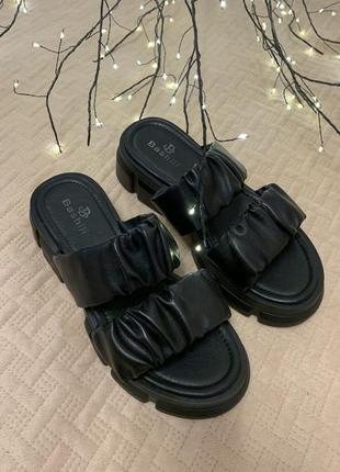 Шльопанці  нові