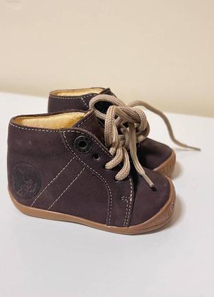 Новые кожаные ботиночки на малышей dpam 18 размер