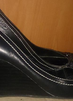 Стильні чорні туфлі шкіра р38,5 sole reviver