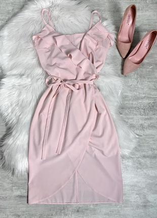 Лёгкое розовое платье сарафан на запах с рюшами воланами3 фото