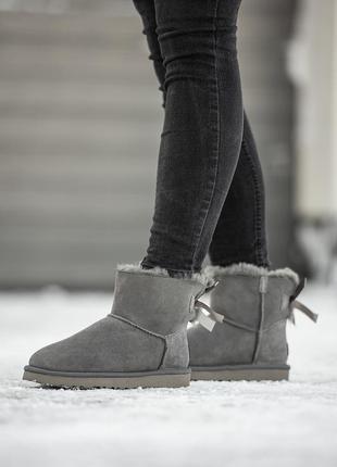 Замшевые женские угги мини с бантом, ugg classic mini bailey bow. серые, овчина.6 фото